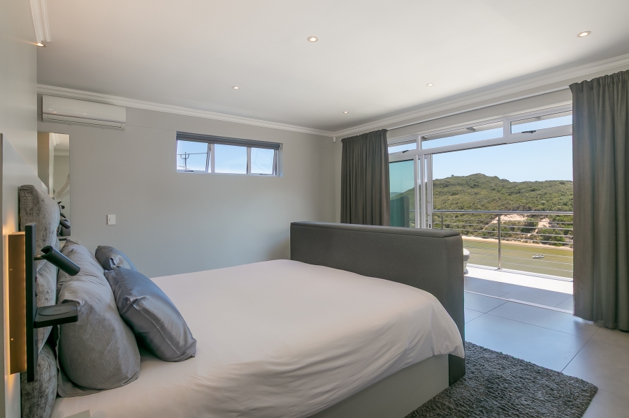 4 Bedroom Property for Sale in Kingfisher Creek Western Cape